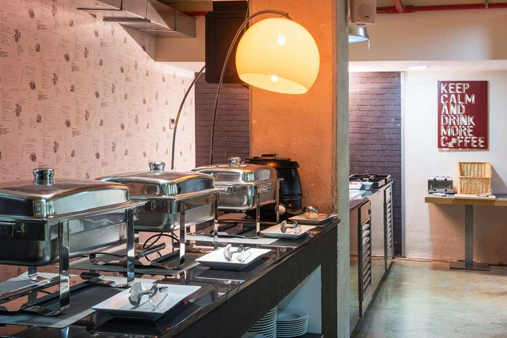 Madrid Airport Suites, Affiliated By Melia Restaurace fotografie