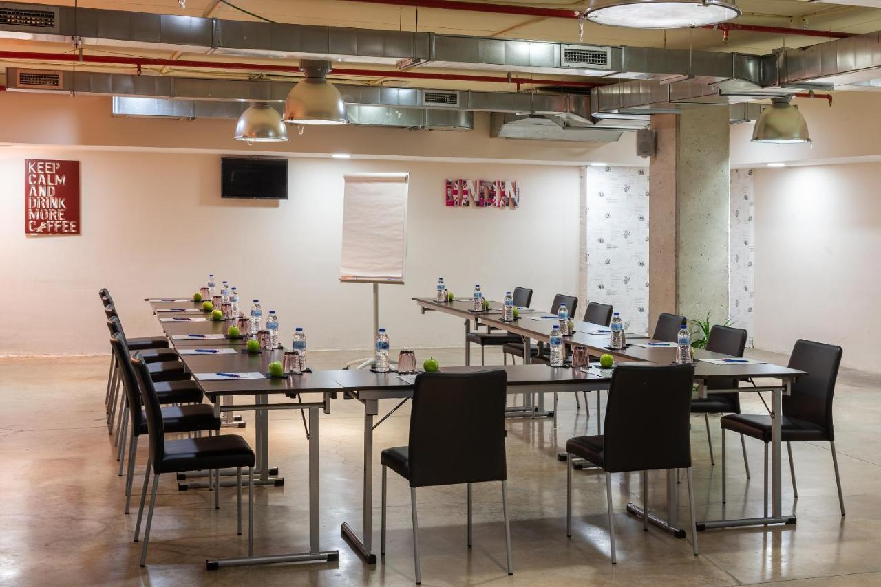 Madrid Airport Suites, Affiliated By Melia Exteriér fotografie